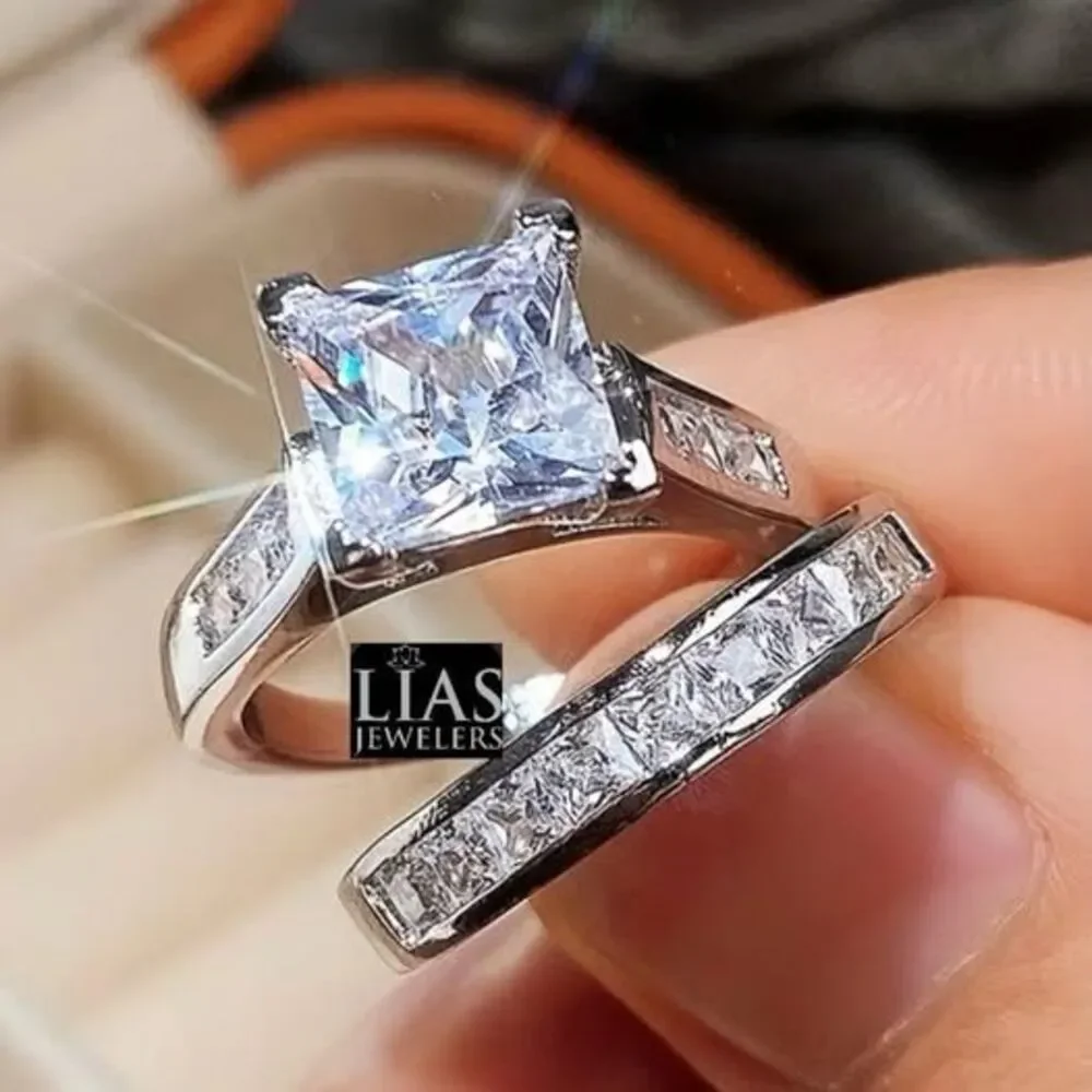 Brand New 18k White Gold Wedding Ring Set